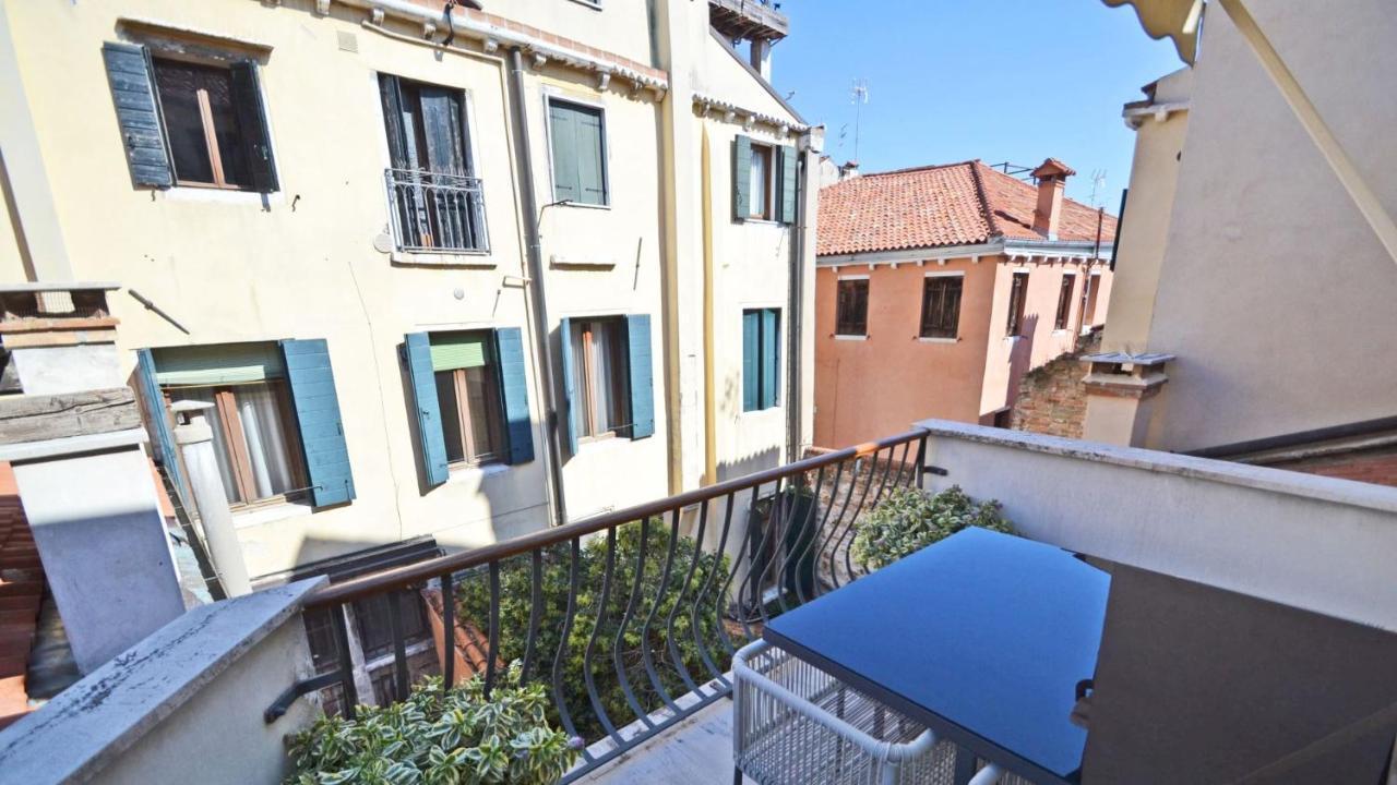 Ai Bareteri Luxury Canal View Venedig Exterior foto